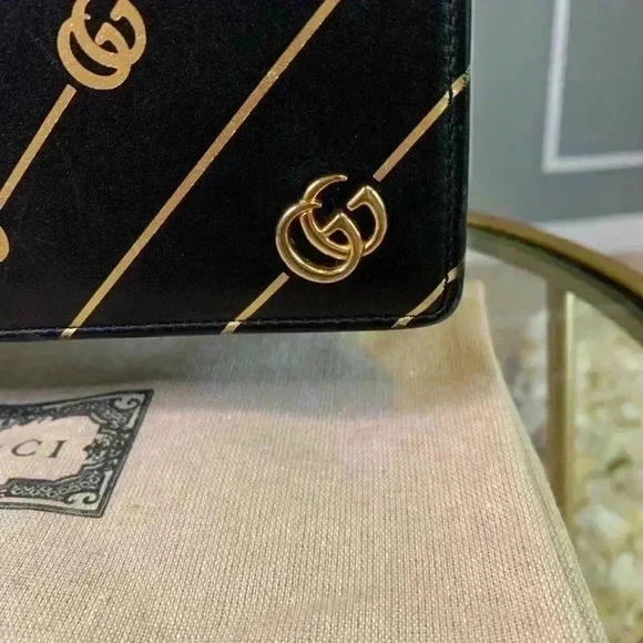 Gucci mini leather chain bag with double G stripe in black and gold. - Picture 3 of 14